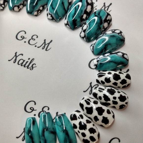 Press on nails (short coffin) - Picture 2 of 3